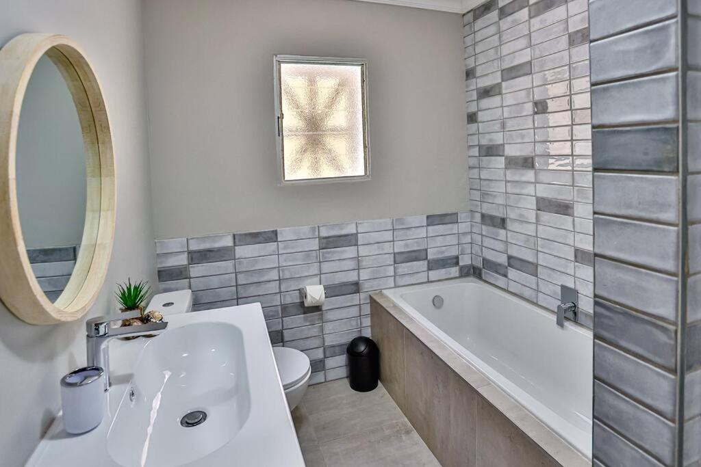 Large Sea View, Walk To Eateries, Loadshed Free Apartamento Ballito Exterior foto