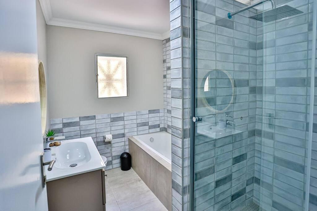 Large Sea View, Walk To Eateries, Loadshed Free Apartamento Ballito Exterior foto