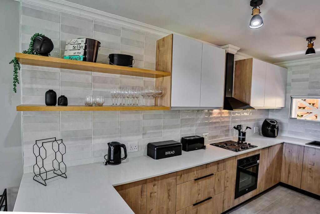 Large Sea View, Walk To Eateries, Loadshed Free Apartamento Ballito Exterior foto